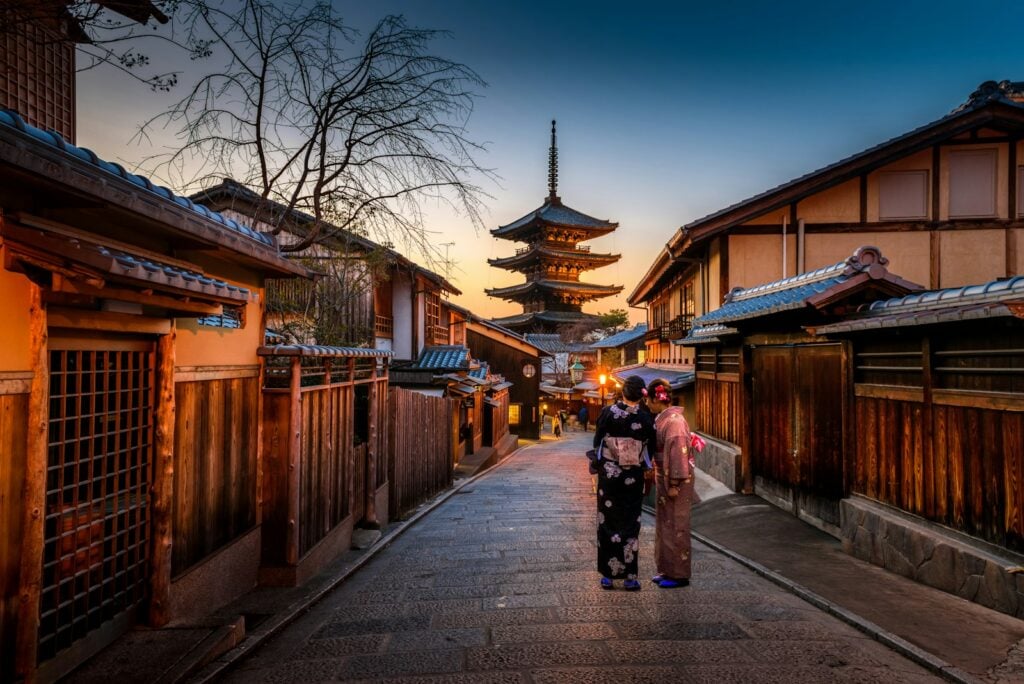 Quiet Corners of Kyoto: Zen Courtyards and Traditional Tea Gardens